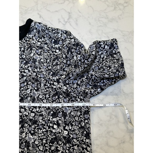 NWT Theory Klima Silk Floral Top Short Sleeve Button Back Black White Large - Picture 8 of 9